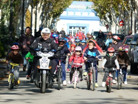 Cabeza de la marcha infantil celebrada por la mañana