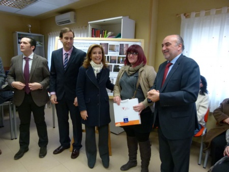 Entrega de las llaves a una de las adjudicatarias