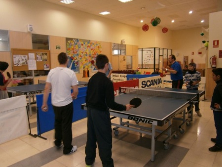 Fase práctica de la máster class de tenis de mesa
