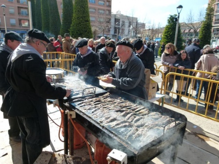 Sardinas a la plancha para todos en la mañana del miércoles de carnaval