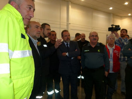 Momento de la visita al puesto de mando operativo instalado en FERCAM