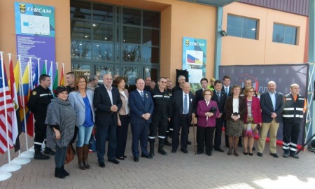 Foto de grupo tras la condecoración al propietario de Alvinesa