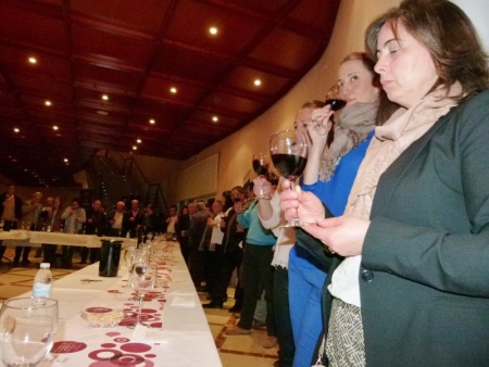 Participantes en una de las catas celebradas en el Gran Teatro