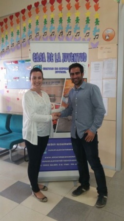 Carmen Beatriz Alcolea tras la firma del convenio con José Luis Romero