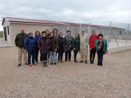Voluntarias de Carea y autoridades, ante las nuevas instalaciones