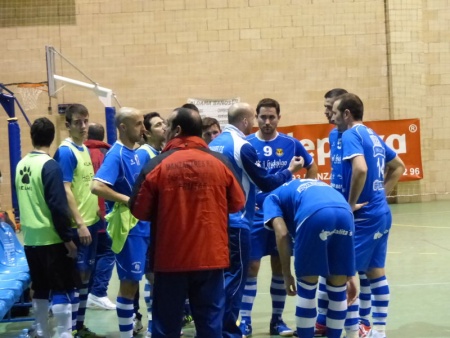 Labián da instrucciones a su equipo