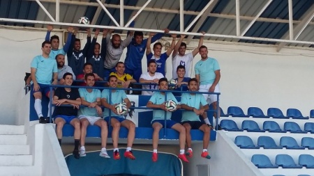 La plantilla posó este jueves para la prensa desde lo alto del palco del "José Camacho"