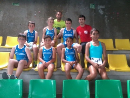 Alumnos de la Escuela de Triatlón que participaron en el regional de La Roda