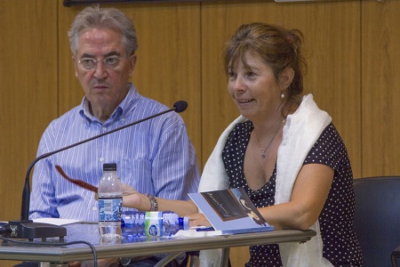 Román Orozco y Cayetana Román durante la presentación del libro. Foto: Carlos Caba