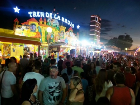 El público llenó el lunes el recinto de atracciones