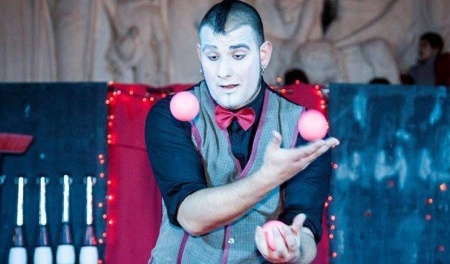 La compañía Purpurina Circus realizará dos espectáculos de calle