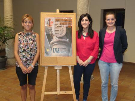 Las concejalas de Cultura, Turismo y Festejos, en la presentación del cartel