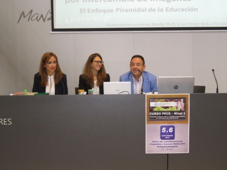 Gema Moreno, Cristina Ibáñez y Juan López de Pablo, en la inauguración del curso