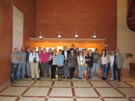 Fotógrafos participantes junto al alcalde y concejala de Cultura