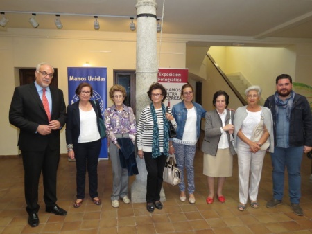 El alcalde y el concejal de Cooperación al Desarrollo, junto a la directiva de Manos Unidas en Manzanares
