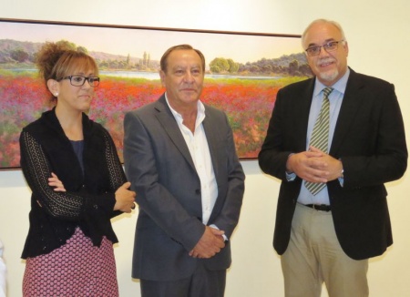 Silvia Cebrián, Salvador Patón y Julián Nieva durante la inauguración de la exposición
