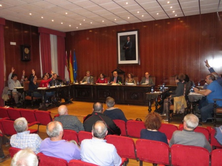 Votación de la primera de las propuestas presentadas por el Grupo Popular