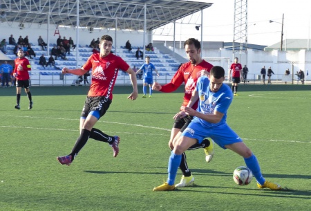 Víctor salió en la segunda parte y llevó peligro al área del Villarrobledo. Foto: José A. Romero