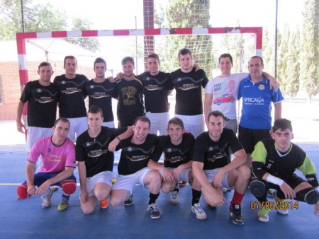 Equipo Seimprejamón.com en foto de archivo (2014), cuando se proclamó campeón de liga de fútbol sala