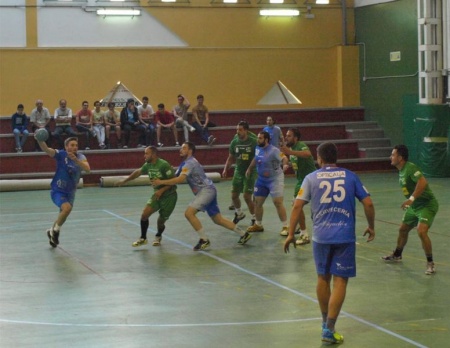 Jugada de ataque del BM Manzanares en Ingenio (Gran Canaria)