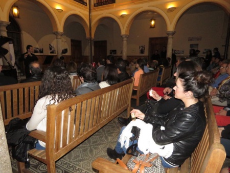 Vista del acto durante la actuación del grupo de profesores de la Escuela de Música