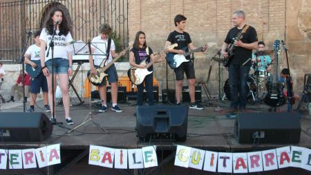 Actuación del alumnado de baile, guitarra y batería