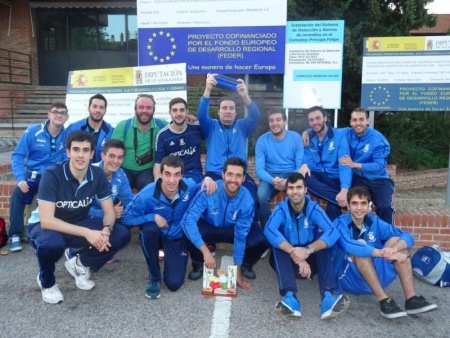 El CB Opticalia Manzanares con el trofeo de subcampeón