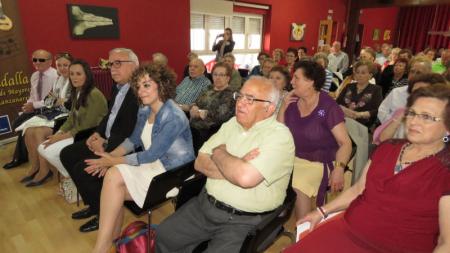 Autoridades en el Centro de Mayores de Manzanares