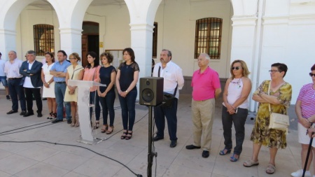 Minuto de silencia en el Ayuntamiento de Manzanares