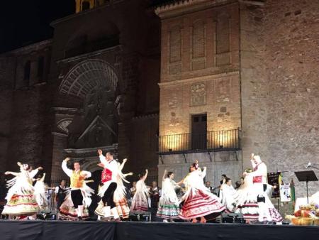 Actuación del grupo folclórico "Arabí" de Yecla (Murcia)