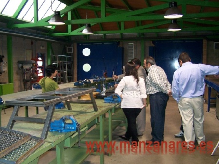 Familias visitando las instalaciones de EFA Moratalaz en la Jornada de puertas abiertas