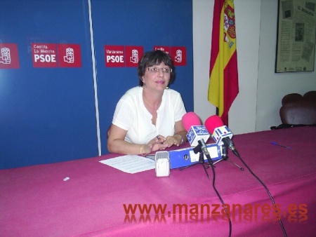 La portavoz del PSOE de Manzanares, en rueda de prensa