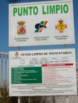 Imagen: cartel con horario y normativa del punto limpio de Manzanares