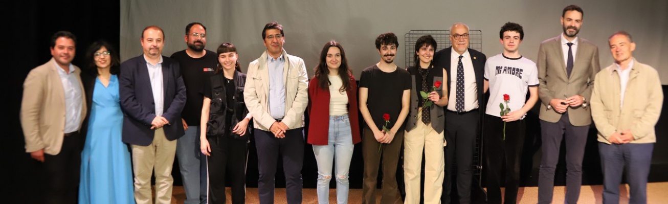 Estreno de Bajo la tierra que pisamos en Manzanares