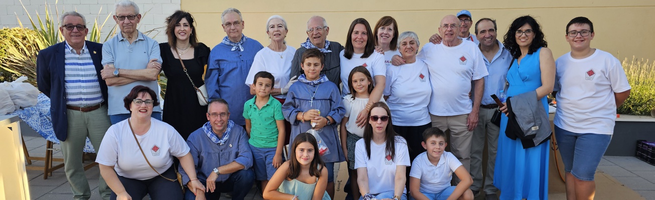 Miembros de la AAVV San Blas y autoridades municipales en la gala vecinal  2025