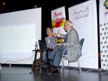 Borrell utilizó gráficos para ilustrar sus intervenciones