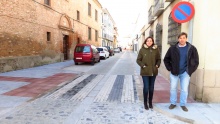 Isabel Díaz-Benito y Sergio Noblejas, en la calle Doctor Fleming tras su reforma
