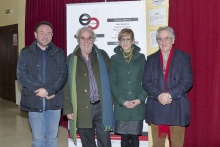 El director de cine y Román Orozco junto a los concejales de Educación y Cultura