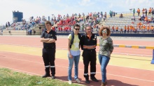 Beatriz Labián y Esther Nieto-Márquez junto a voluntarios de Protección Civil