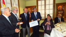 Guindos entrega el premio de Tertulia XV a José María Perelló, de Esclerosis Múltiple España