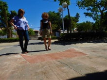Beatriz Labián e Isabel Díaz-Benito visitan las mejoras de la construcción de rampas y reposición de marras  en el Paseo Príncipe de Asturias