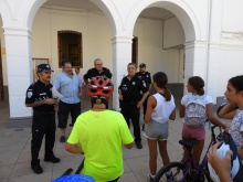 Policía Local colabora en el taller práctico de paseo en bicicleta por Manzanares