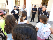 Policía Local colabora en el taller práctico de paseo en bicicleta por Manzanares