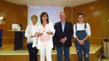 Mercedes Calonge recogió el premio obtenido por su hijo Alberto Abengózar, ganador de Booktuber en la categoría 3º ESO a 2º Bachillerato
