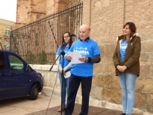 Felipe Merino animando a los participantes