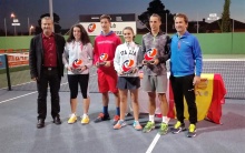 Foto conjunta de finalistas del regional de tenis