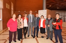 Julián Nieva y Beatriz Labián junto a los miembros del Consejo de Mayores