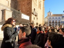 La técnico de Turismo ha sido la encargada de explicar a los escolares el origen de Manzanares