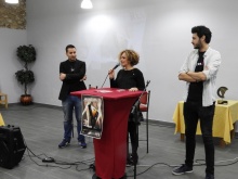 Beatriz Labián junto a los directores de ManzanaREC daban la bienvenida a un aforo completo