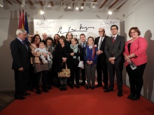 La familia del diestro junto a las autoridades durante la inauguración